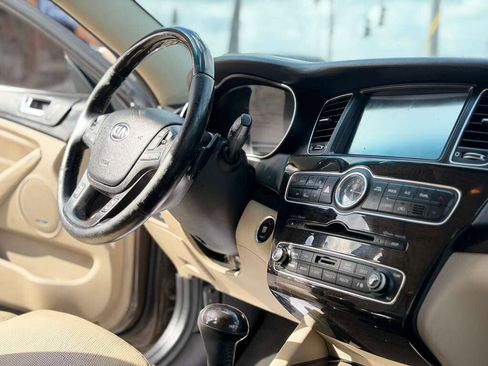 Used 2014 Kia Cadenza Premium w/ Technology Package FWD image 17