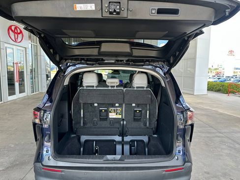 Certified 2025 Toyota Sienna XLE FWD image 16