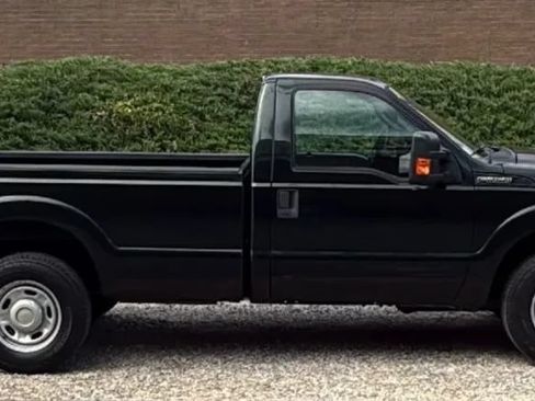 Used 2015 Ford F250 XL w/ Power Equipment Group RWD image 5