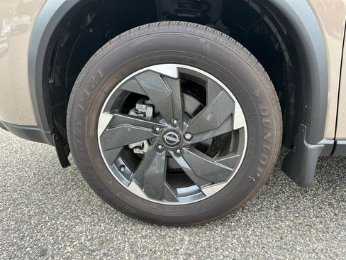 New 2025 Nissan Rogue SV w/ SV Premium Package FWD image 9