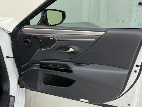 Used 2024 Lexus ES 350 F Sport w/ Accessory Package (Z1) FWD image 17