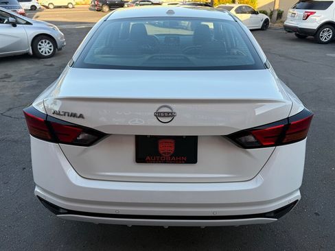 Used 2025 Nissan Altima 2.5 S FWD image 12