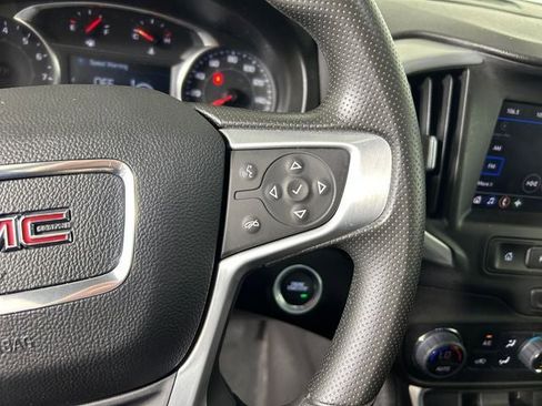Used 2024 GMC Terrain SLE w/ Driver Convenience Package FWD image 17