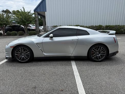 Used 2016 Nissan GT-R Premium AWD/4WD image 4