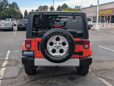 Used 2015 Jeep Wrangler Unlimited Sahara w/ Connectivity Group AWD/4WD image 7