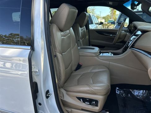 Used 2018 Cadillac Escalade Platinum image 14