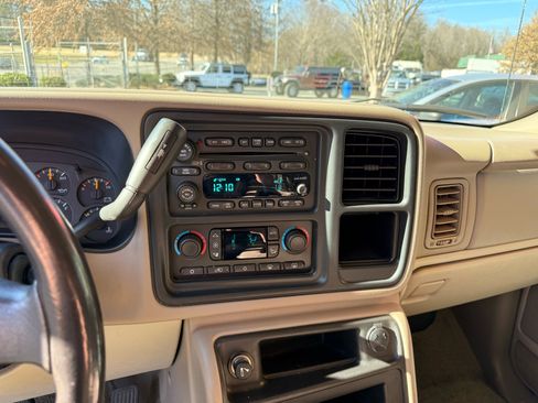 Used 2003 Chevrolet Tahoe LT image 14
