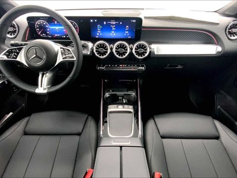 Used 2026 Mercedes-Benz GLB 250 image 18