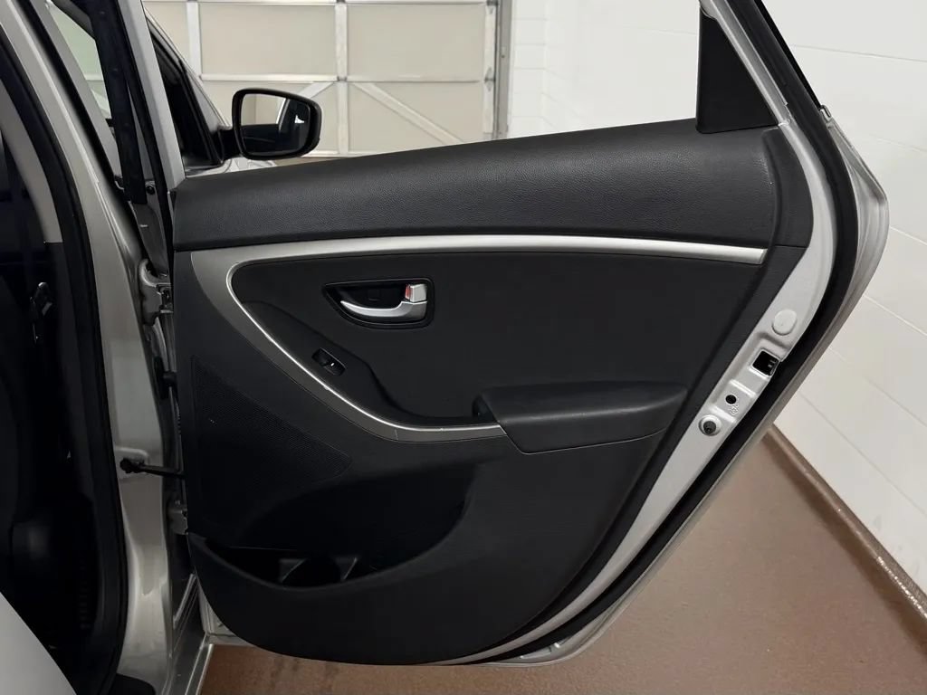 Used 2016 Hyundai Elantra GT FWD image 28