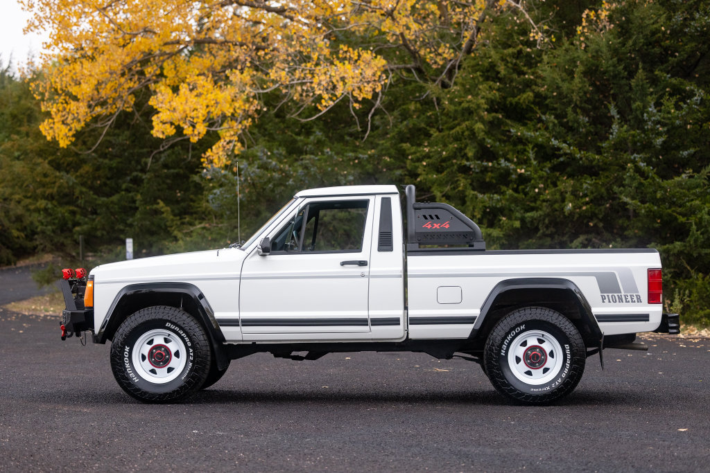 Used 1988 Jeep Comanche Pioneer AWD/4WD image 15
