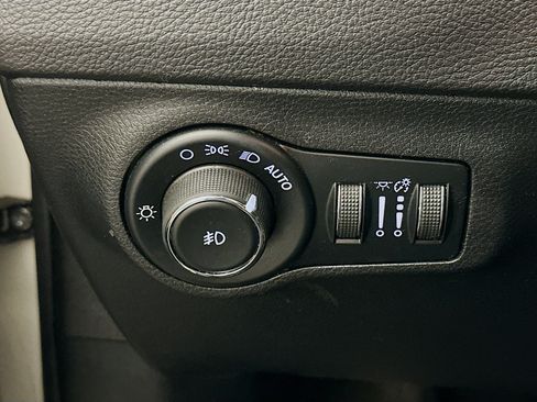 Used 2018 Jeep Compass Limited AWD/4WD image 17