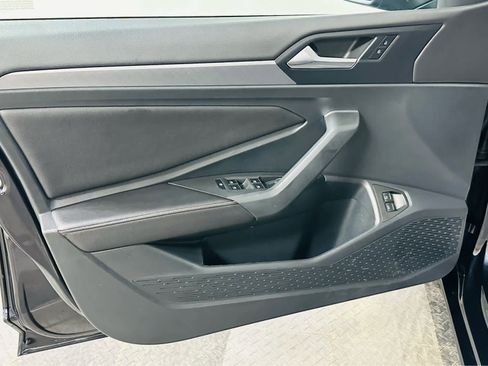 Certified 2023 Volkswagen Jetta SE w/ Panoramic Sunroof Package FWD image 27
