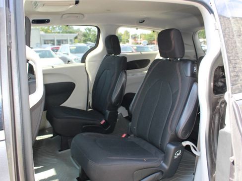 Used 2017 Chrysler Pacifica Touring Plus w/ Tire & Wheel Group image 13