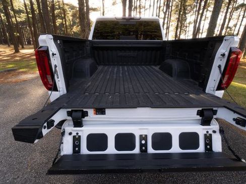 Used 2023 GMC Sierra 1500 AT4 image 12