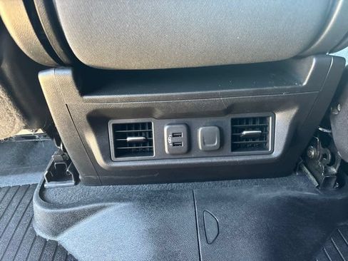 Used 2021 Chevrolet Silverado 1500 LT AWD/4WD image 19