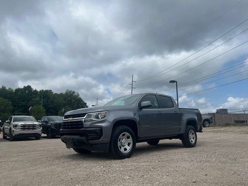 Used 2022 Chevrolet Colorado W/T AWD/4WD image 2