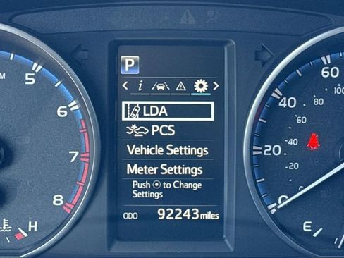 Used 2018 Toyota RAV4 LE image 16