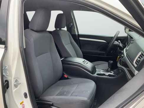Used 2019 Toyota Highlander LE FWD image 20