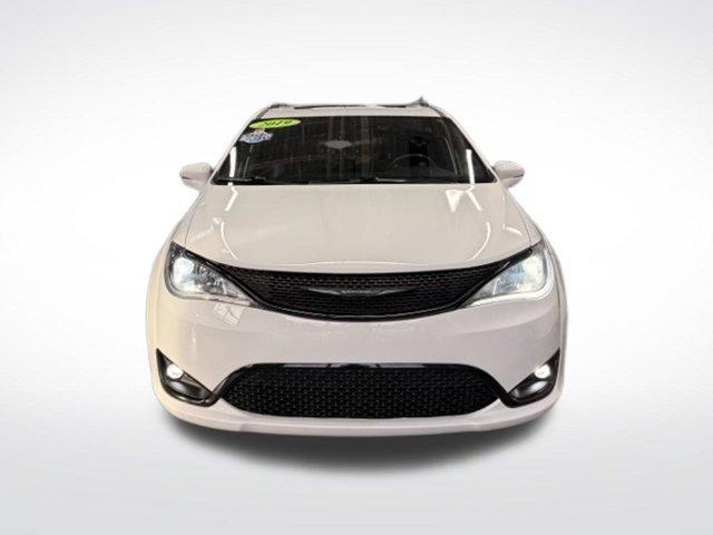 Used 2019 Chrysler Pacifica Limited w/ S Appearance Package FWD image 2