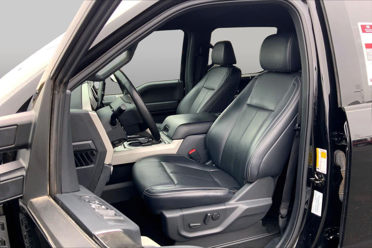 Used 2022 Ford F250 Lariat w/ Black Appearance Package AWD/4WD image 8