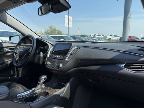 Used 2023 Chevrolet Malibu LT FWD image 19
