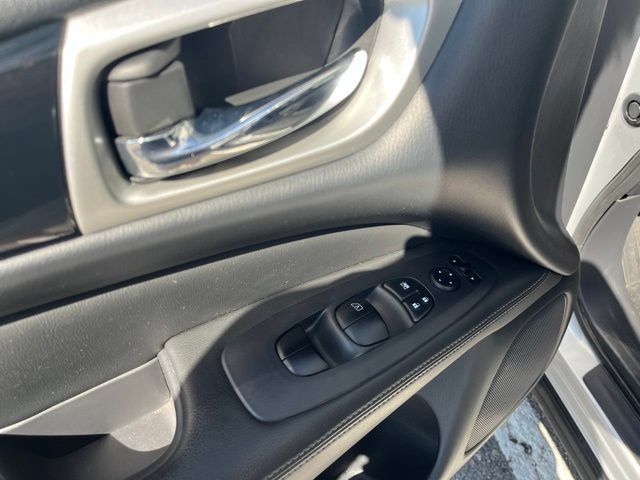 Used 2018 Nissan Pathfinder S AWD/4WD image 20