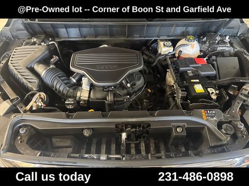 Used 2017 GMC Acadia SLT AWD/4WD image 10