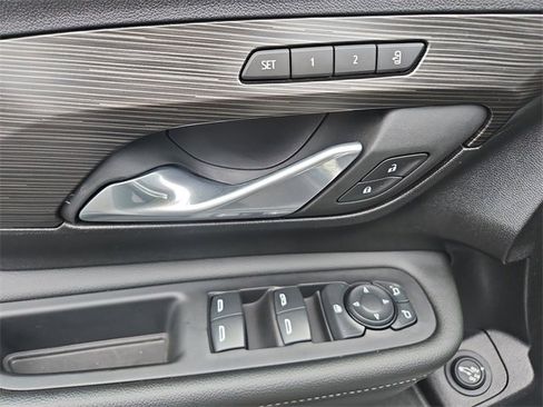 Used 2024 GMC Terrain SLT image 23