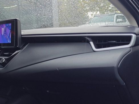 Used 2025 Toyota Corolla LE image 27