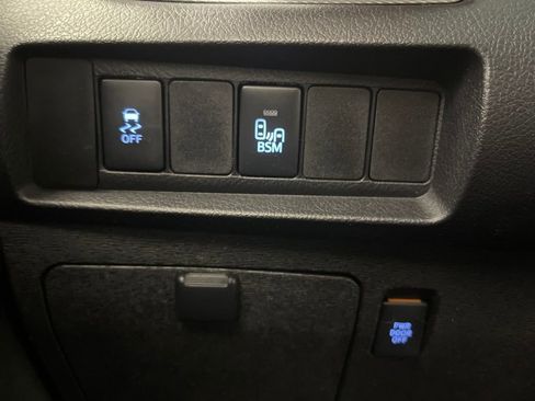 Used 2015 Toyota Sienna L image 28