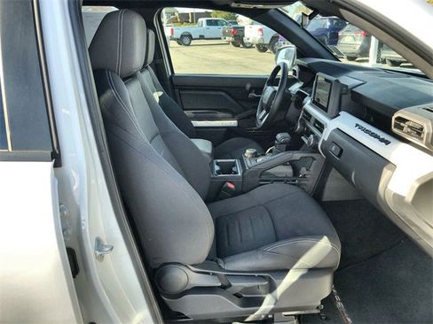 Used 2024 Toyota Tacoma TRD Off-Road image 23