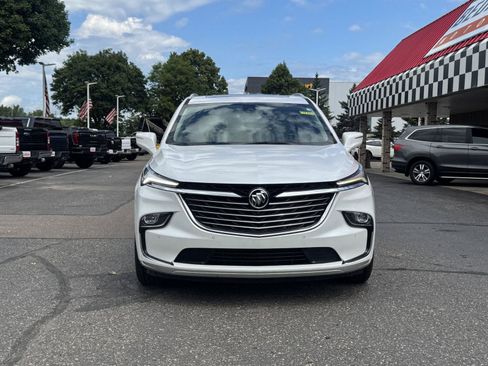 Used 2022 Buick Enclave Essence w/ Experience Buick Package FWD image 2