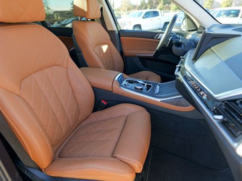 Used 2023 BMW X7 xDrive40i w/ Premium Package image 38