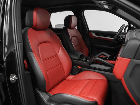 Certified 2024 Porsche Cayenne AWD/4WD image 22
