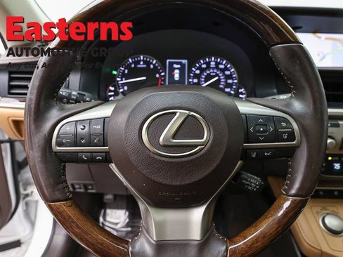 Used 2017 Lexus ES 350 w/ Navigation System Package FWD image 10