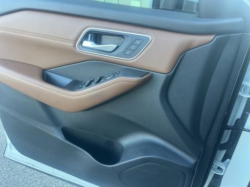 Used 2024 Nissan Rogue Platinum w/ Platinum Premium Package image 6