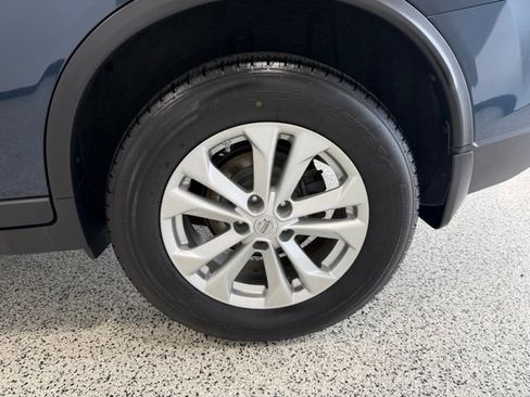 Used 2016 Nissan Rogue SV AWD/4WD image 36