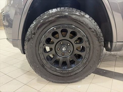 Used 2018 Jeep Grand Cherokee Altitude image 20