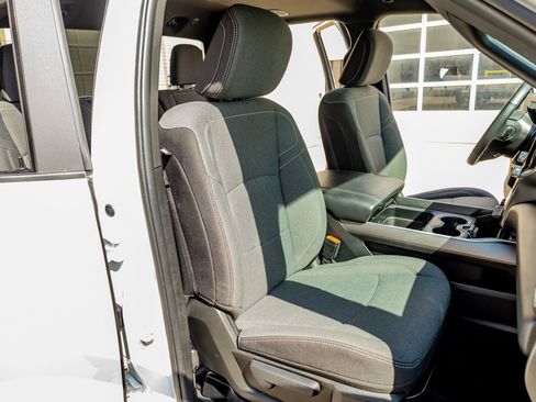 Used 2024 RAM 2500 Big Horn w/ Night Edition image 32