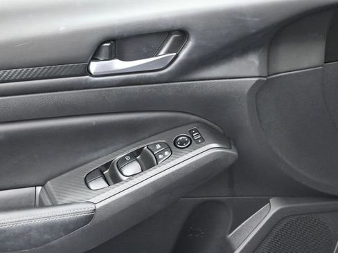 Used 2024 Nissan Altima 2.5 SV FWD image 17