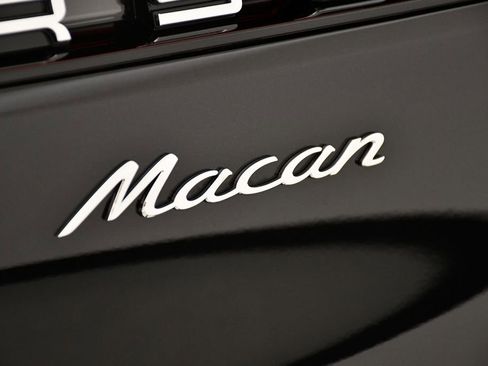 Certified 2025 Porsche Macan image 11