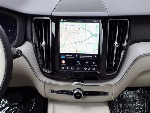 Certified 2024 Volvo XC60 B5 Plus AWD/4WD image 14