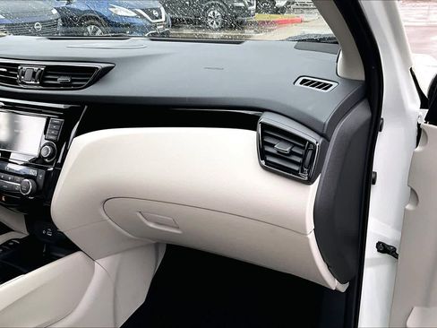 Certified 2022 Nissan Rogue Sport SL w/ Premium Package image 18