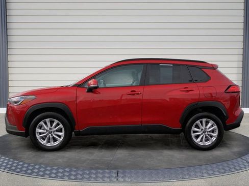 Used 2022 Toyota Corolla Cross LE image 4