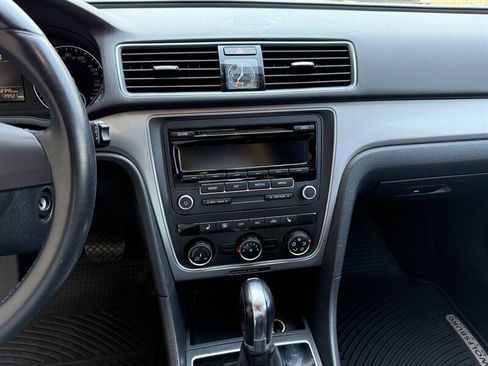 Used 2014 Volkswagen Passat 1.8T Wolfsburg Edition image 16