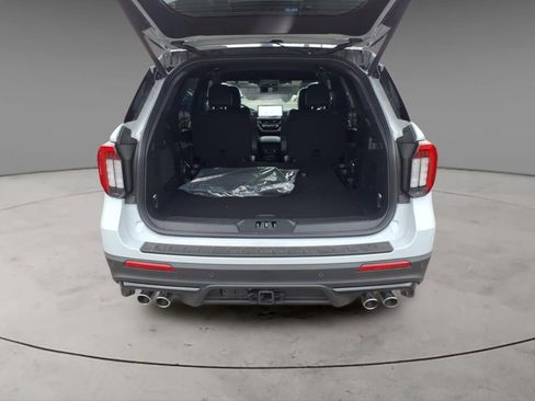 New 2026 Ford Explorer ST image 8