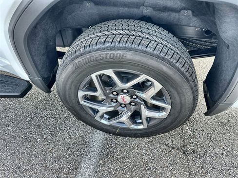 New 2026 GMC Sierra 1500 SLT image 12