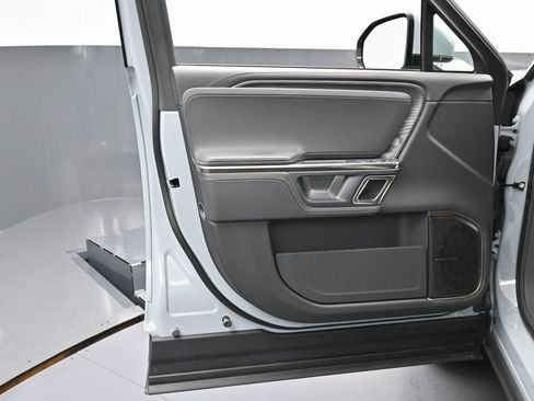 Used 2022 Rivian R1S Launch Edition image 36