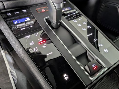 New 2026 Porsche Macan image 33