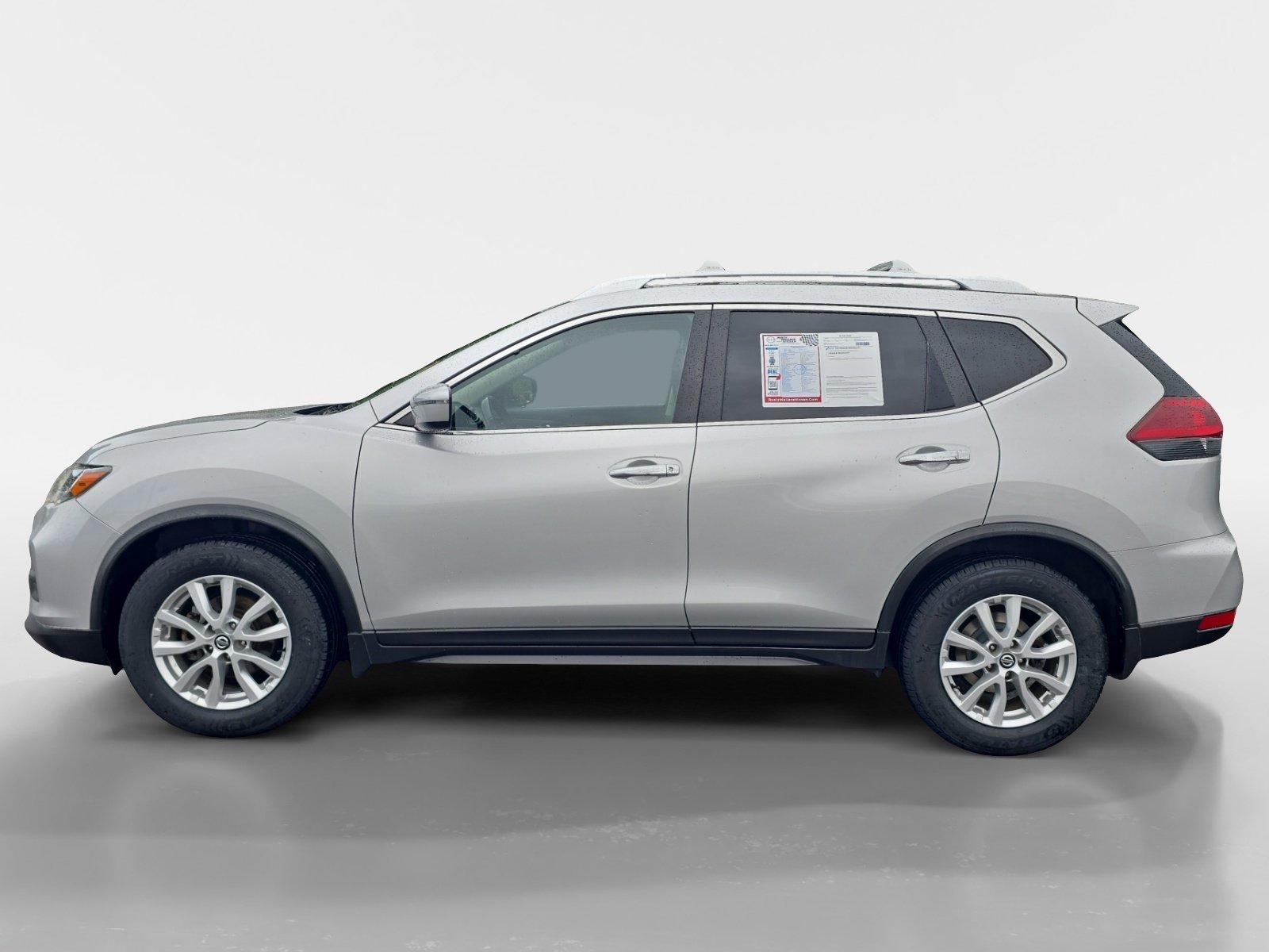 Used 2019 Nissan Rogue S w/ Special Edition Package FWD image 2